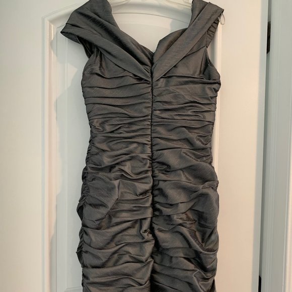 Cachet Grey Off the Shoulder Dress - Picture 5 of 7